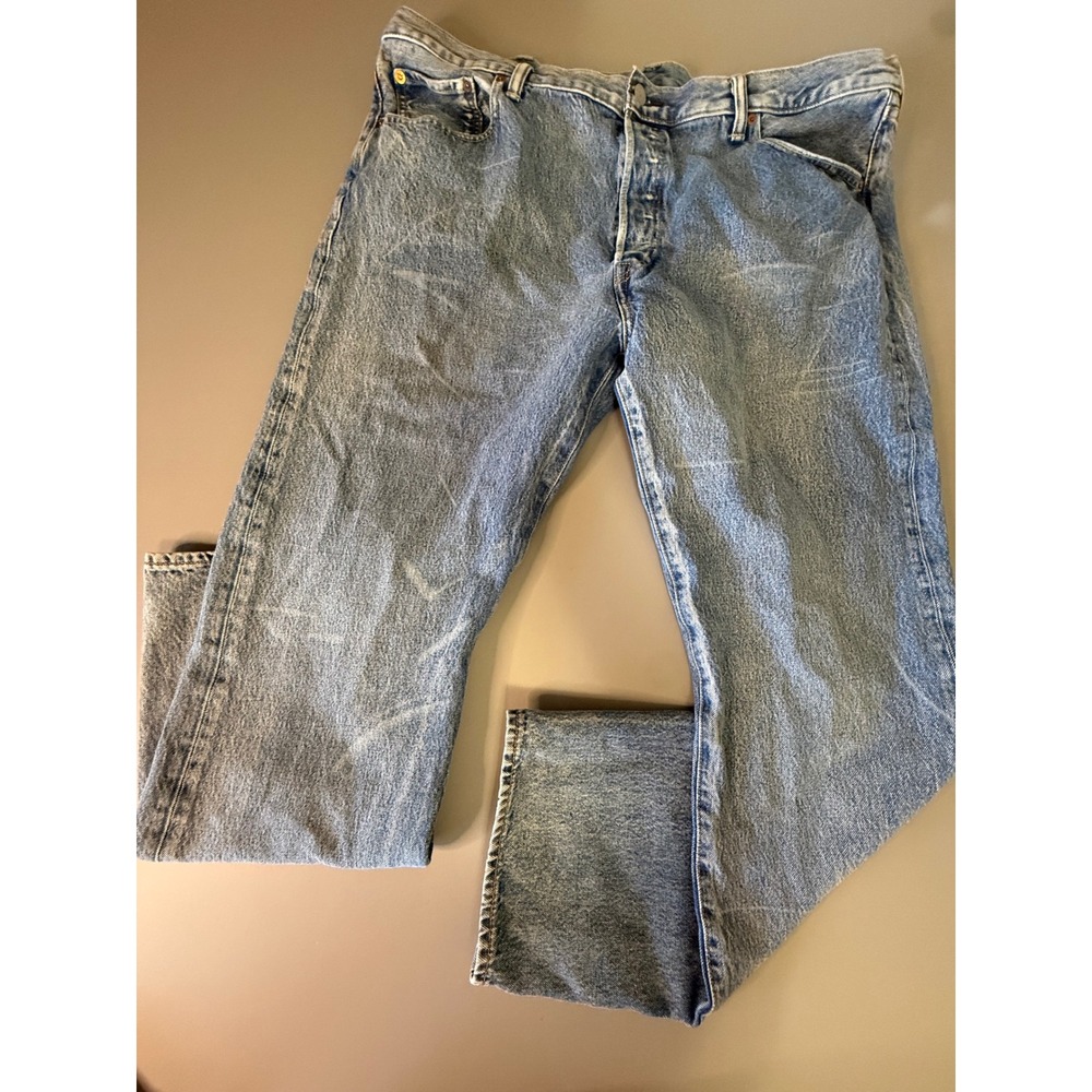 Levis 501 Original Fit Jeans Mens 41x31.5 Light Wash Blue Denim Button Fly